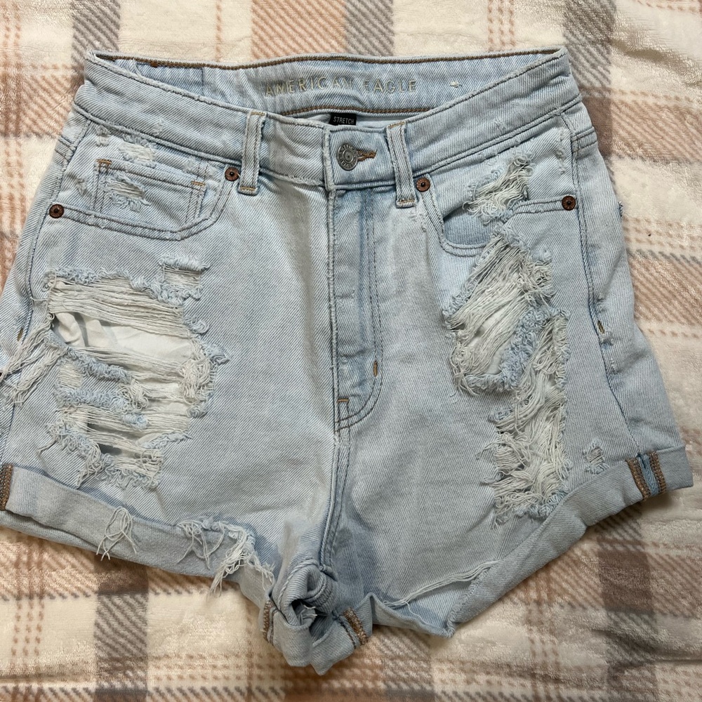 AE Mom Short